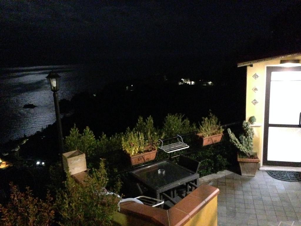 B&B La Terrazza Sul Mare Taormina Exteriör bild