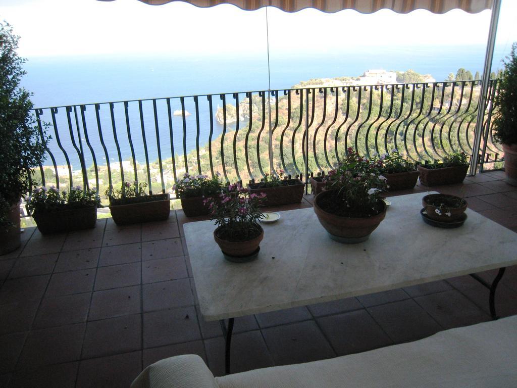 B&B La Terrazza Sul Mare Taormina Rum bild