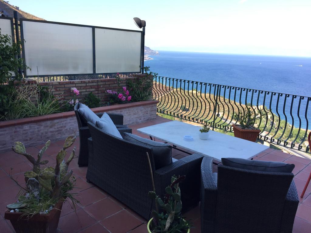 B&B La Terrazza Sul Mare Taormina Exteriör bild